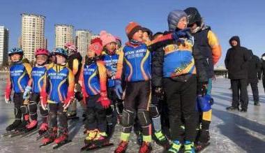 “中国体育彩票杯”“爱冰雪 同喝彩”冰雪趣味运动会启幕